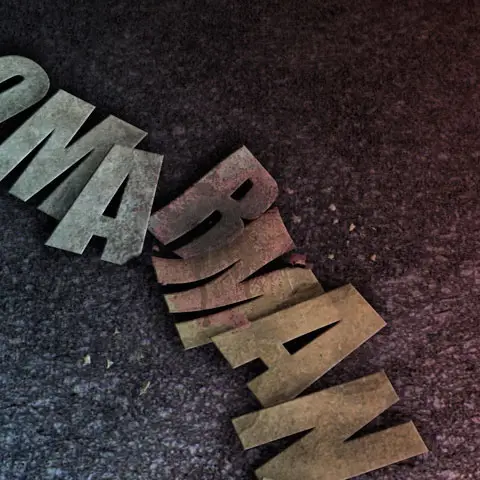 Imagen con un acercamiento a un cartel sobre conductores ebrios.